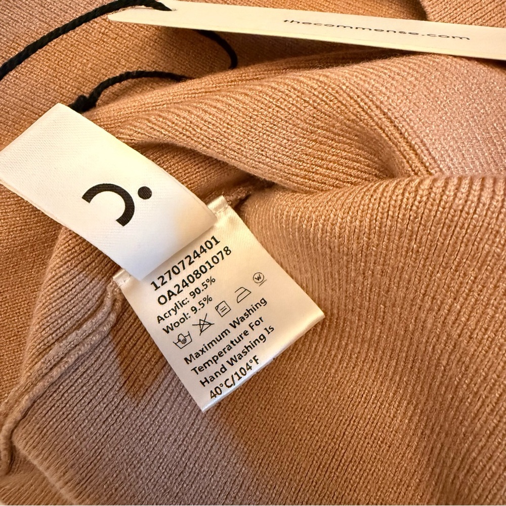 Commense Camel Knit Turtleneck Long-Sleeve with White Piping, size Large - Picture 4 of 5